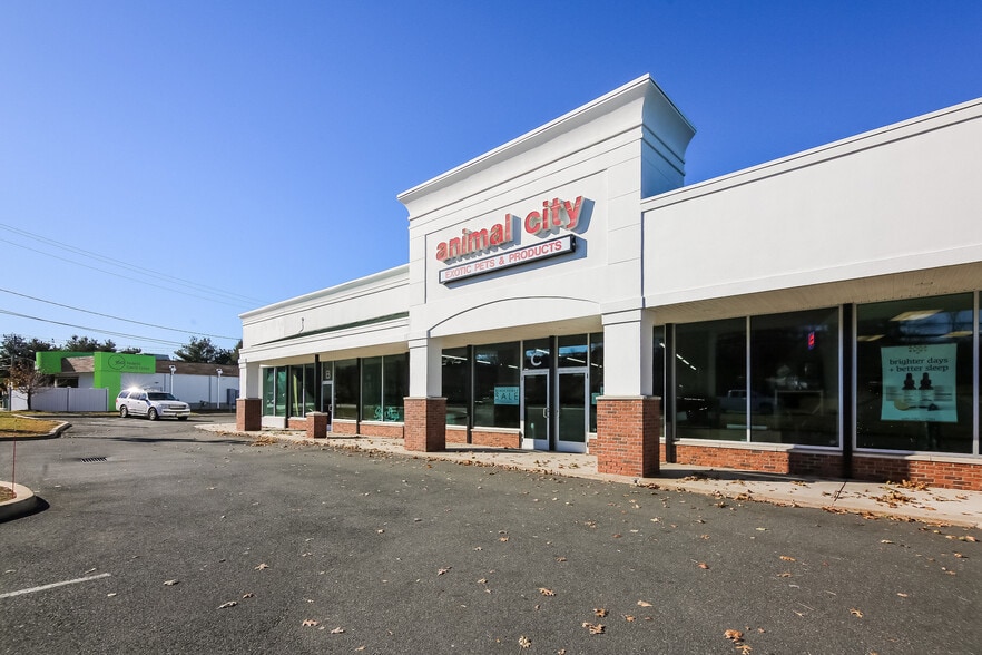 More Photos Of 425 Talcottville Rd, Vernon Freestanding For Lease
