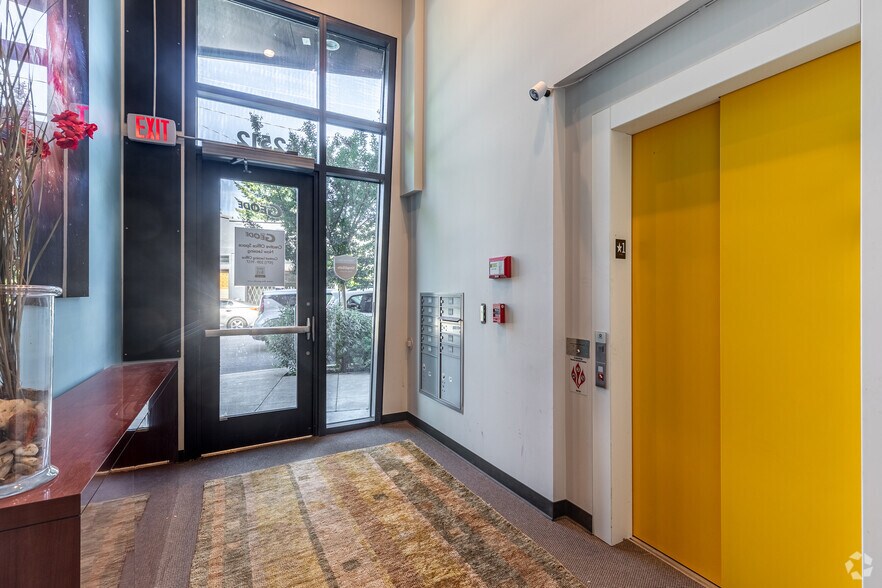 More Photos Of 2512 SE 25th Ave, Portland Office For Lease