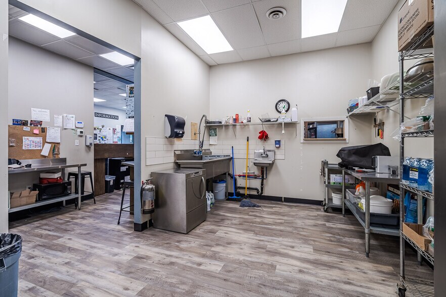 More Photos Of 20 Railway Av S, Marwayne General Retail For Sale