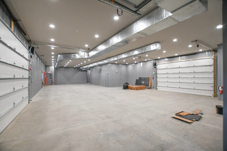 More Photos Of 3105 9th Ave SW, Huntsville Flex For Lease