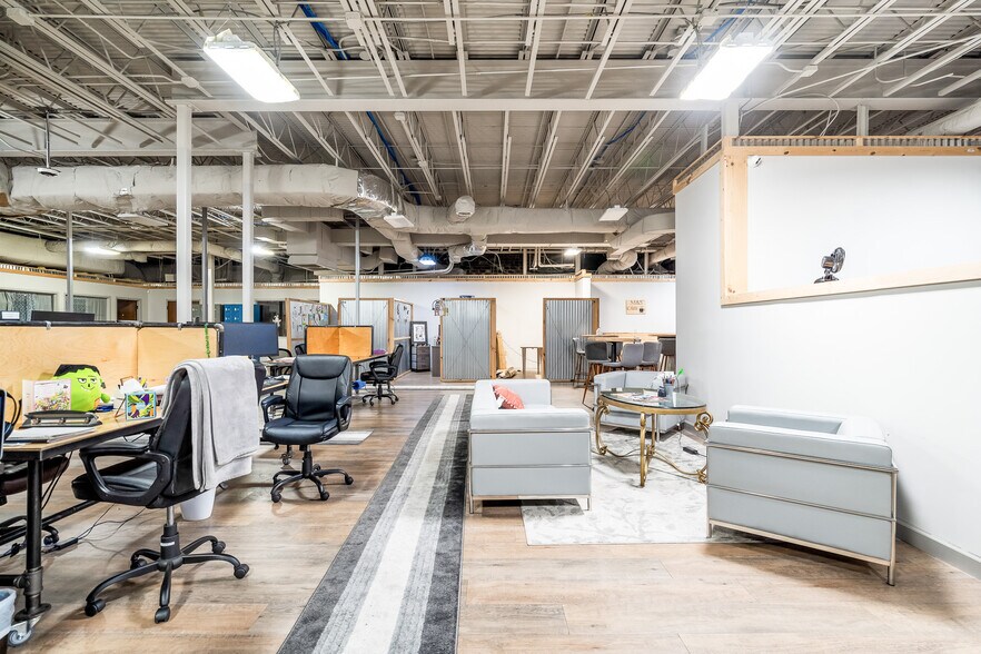 More Photos Of 508 S Lexington Ave, Burlington Office For Sale