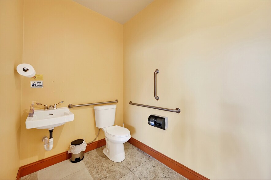 More Photos Of 33 Elm St, East Aurora Restaurant For Sale
