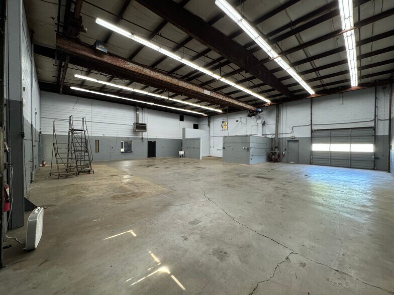 More Photos Of 300 Winona St, Knoxville Distribution For Lease