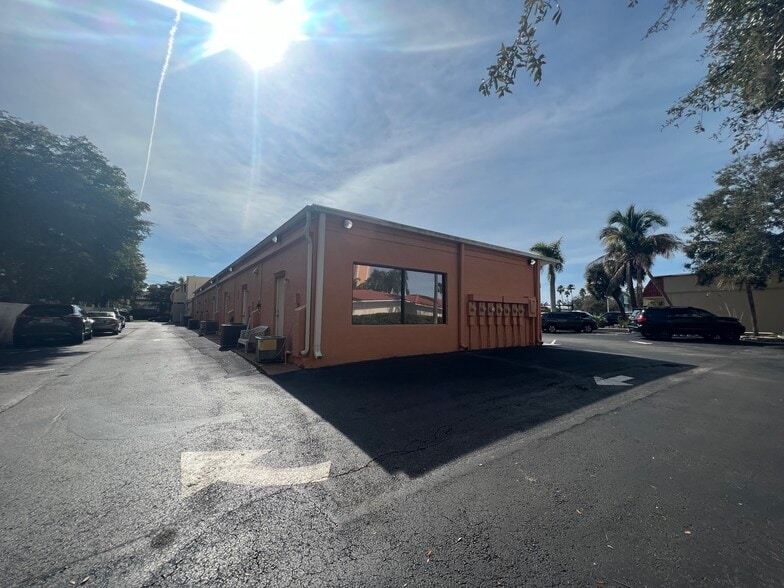 More Photos Of 127 Tampa Ave E, Venice Storefront Retail Office For Lease