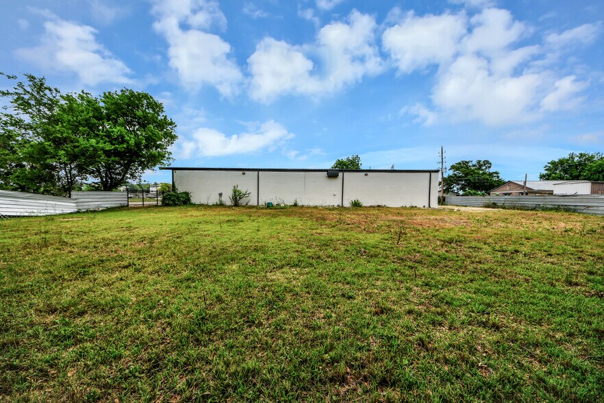 More Photos Of 8603 Shoal Creek Dr, Houston Warehouse For Sale