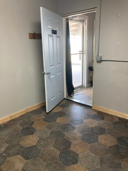 More Photos Of 101 Howard St, Stratton Restaurant For Sale