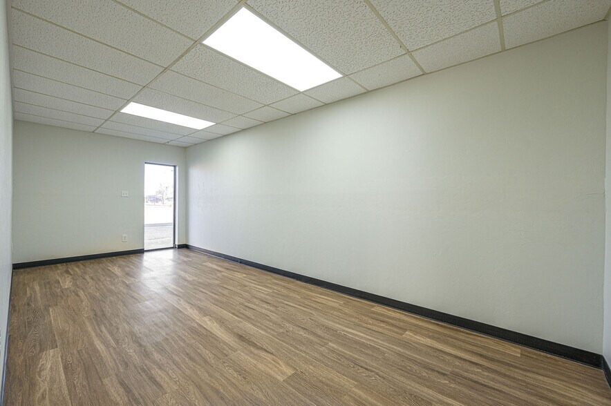 More Photos Of 3009 Epperly Dr, Oklahoma City Office For Sale