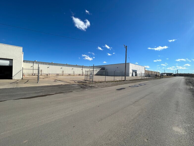 More Photos Of 215 SE Simpson St, Lawton Distribution For Lease