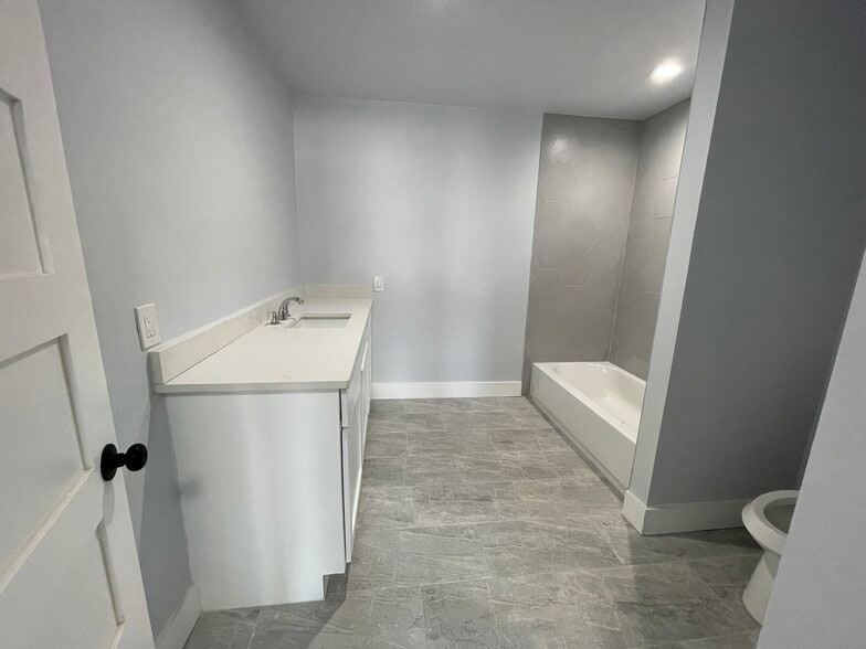 More Photos Of 1607 N Pine St, San Antonio Loft Creative Space For Lease