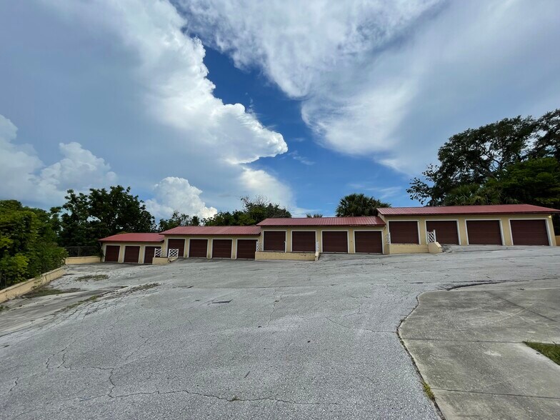 More Photos Of 611 N Dixie Ave, Fruitland Park Self Storage For Sale
