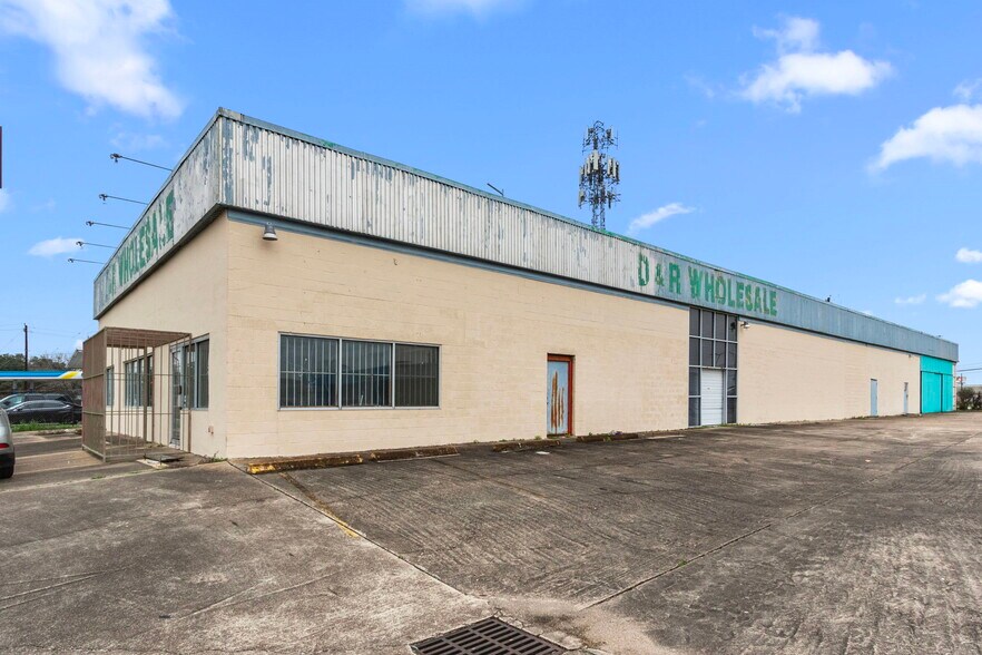 More Photos Of 6816 Larkwood Dr, Houston Industrial For Sale