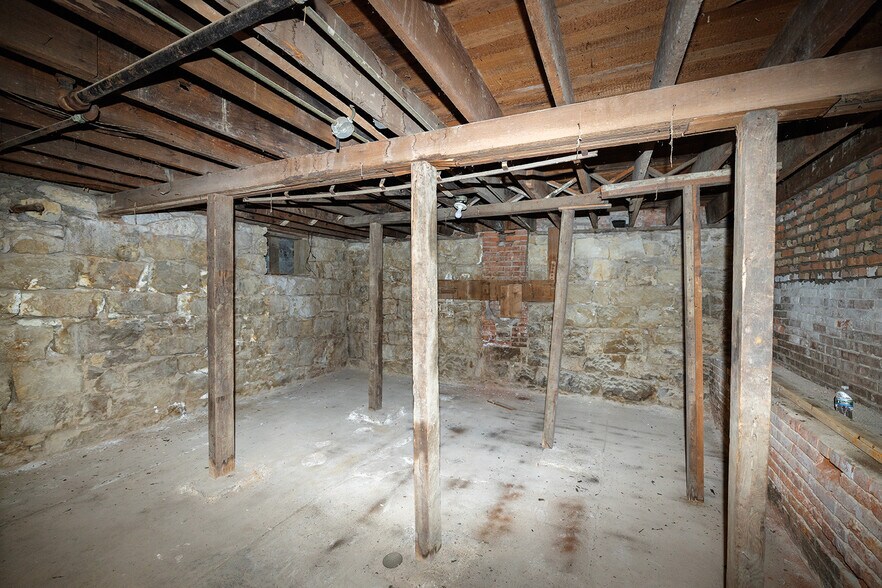 More Photos Of 115 N Main St, Lindsborg General Retail For Sale