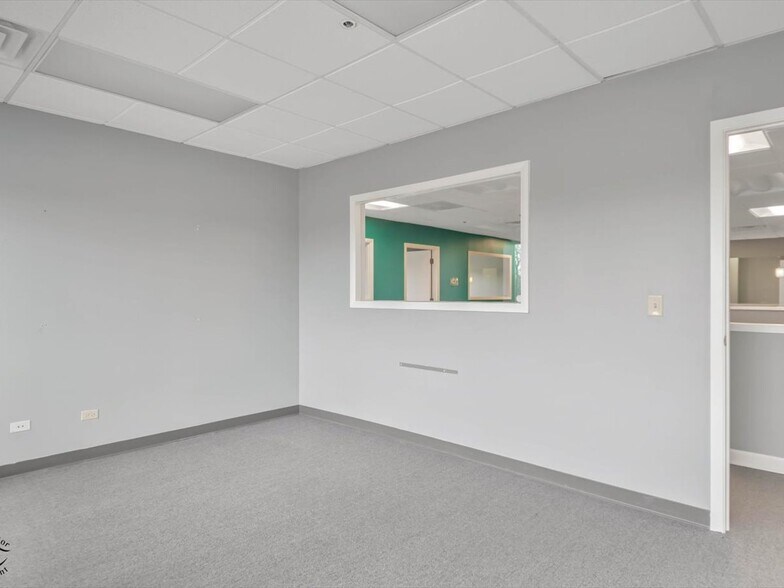 More Photos Of 1990 E Algonquin Rd, Schaumburg Medical For Lease