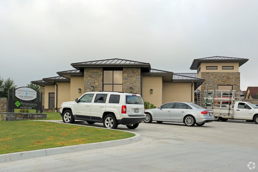 More Photos Of 8014 S 101st East Ave, Tulsa Medical For Lease