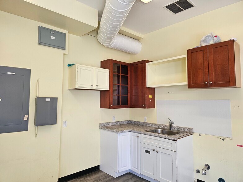 More Photos Of 3106 Rolison Rd, Redwood City Freestanding For Sale