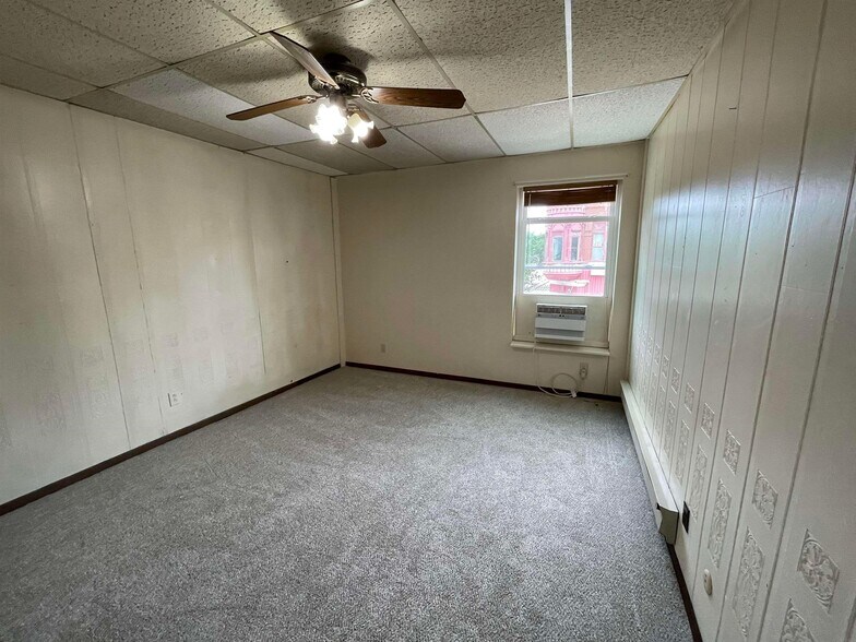 More Photos Of 1 S Frederick Ave, Oelwein Storefront Retail Residential For Sale