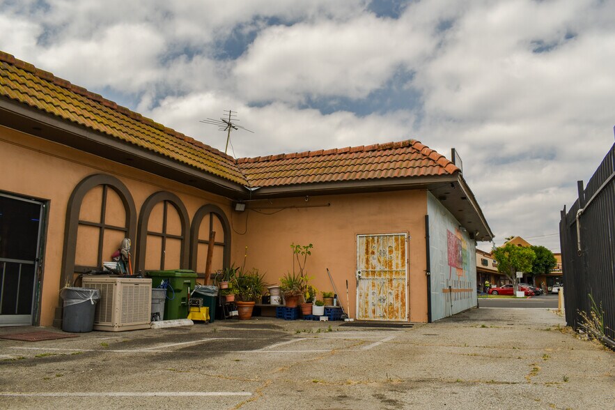 More Photos Of 6176 Atlantic Blvd, Long Beach Restaurant For Sale