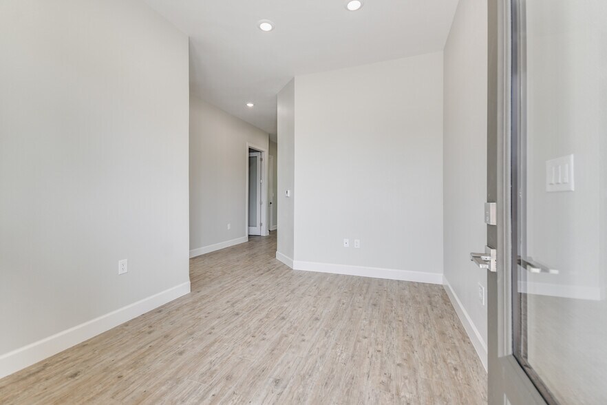 More Photos Of 2901 Caballo Ranch Blvd, Leander Office For Sale