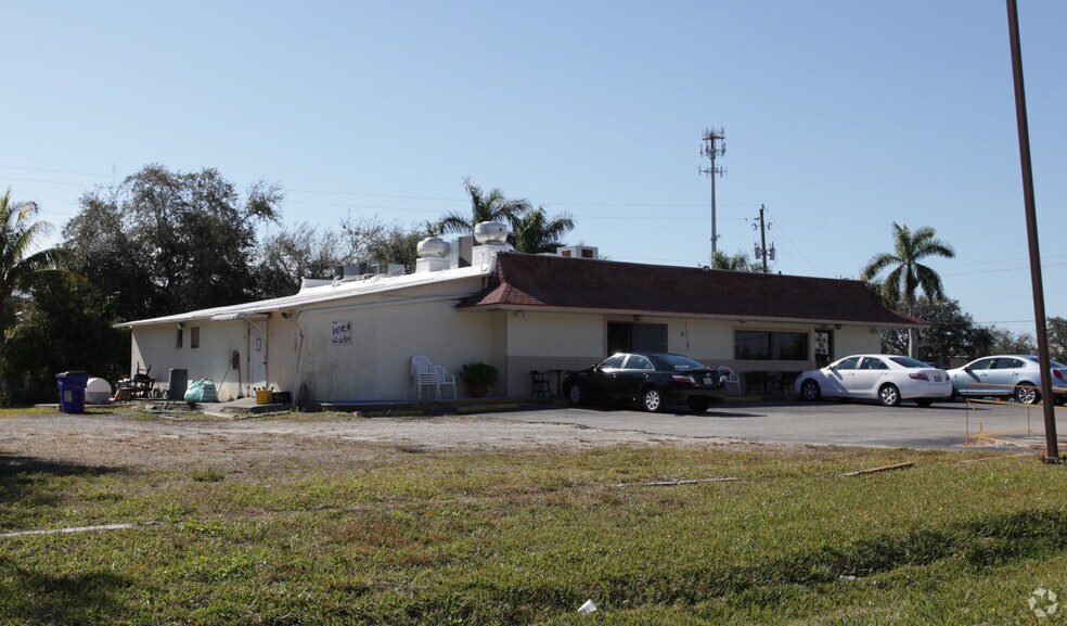 More Photos Of 16541 San Carlos Blvd, Fort Myers Restaurant For Sale