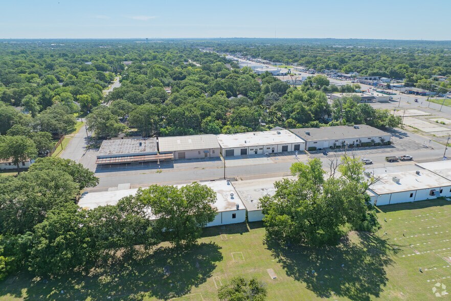 More Photos Of 2910 Edith Ln, Haltom City Light Manufacturing For Sale