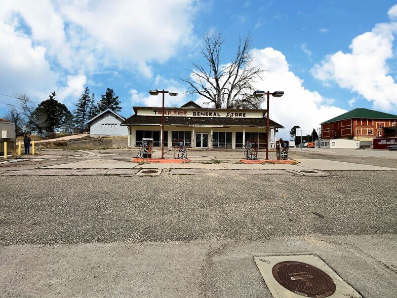 More Photos Of 105 W 7th St, Lusk General Retail For Sale