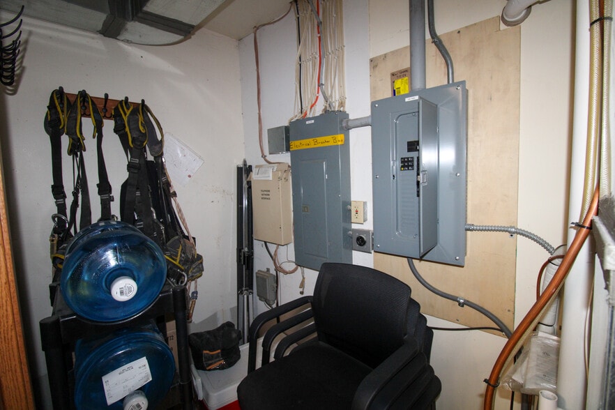 More Photos Of 135 E Front St, Claremont Specialty For Sale