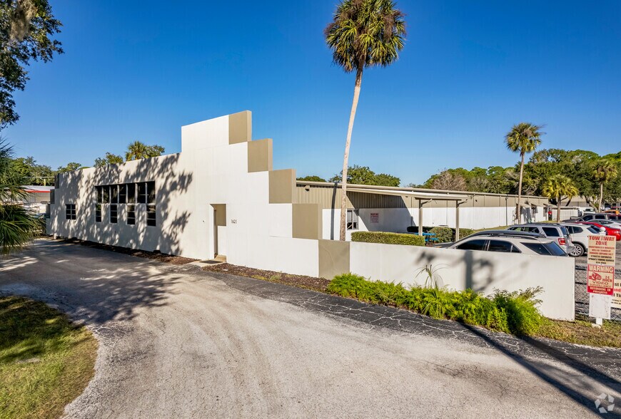 Primary Photo Of 1621 W University Pky, Sarasota Warehouse For Lease