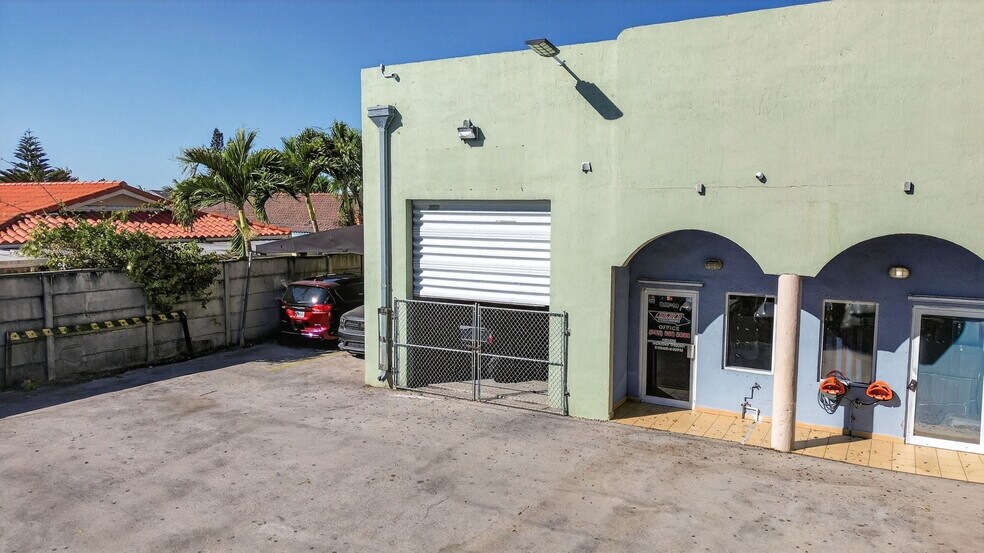 More Photos Of 9180 NW 119th St, Hialeah Warehouse For Sale