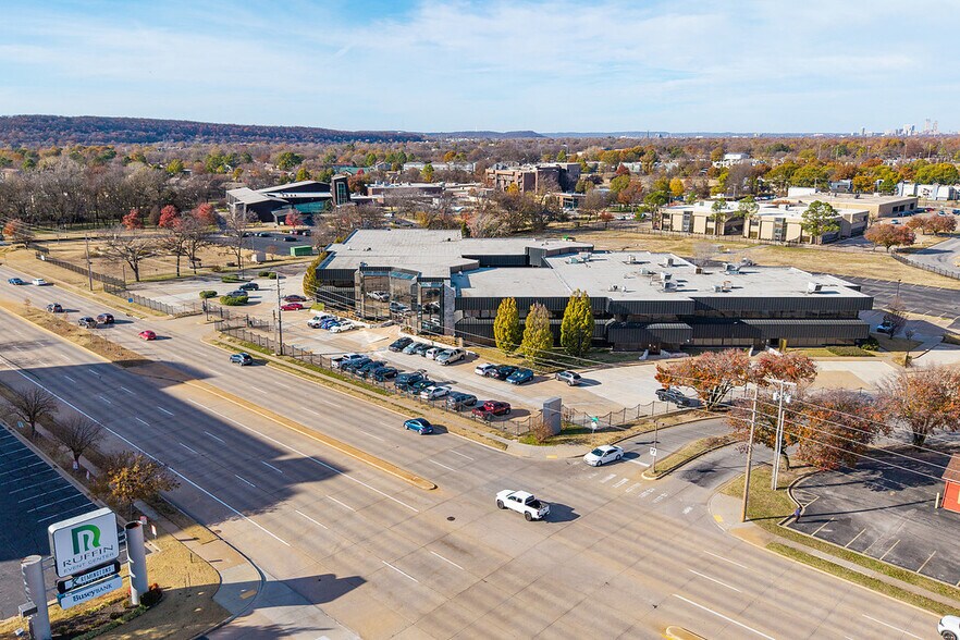 More Photos Of 2087 E 71st St, Tulsa Office For Lease