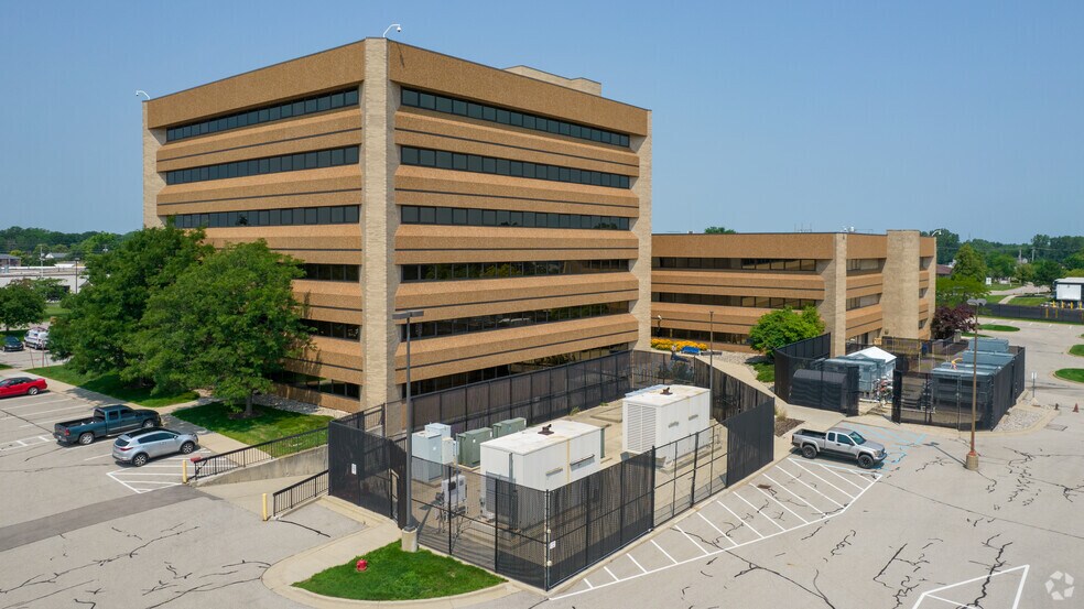 More Photos Of 5913 Executive Dr, Lansing Office For Lease