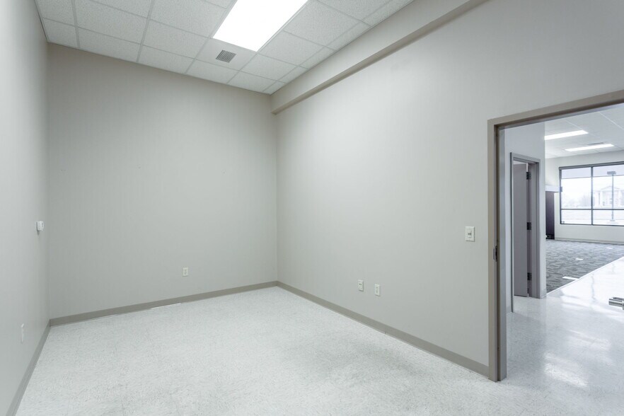 More Photos Of 16 Gosnell, Staunton Medical For Sale