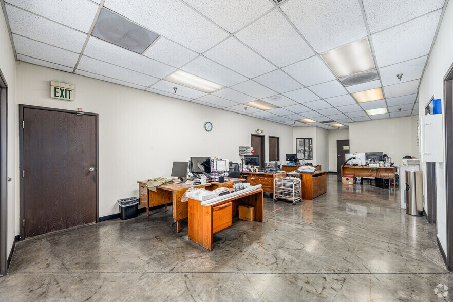 More Photos Of 5801 S Alameda St, Los Angeles Manufacturing For Sale
