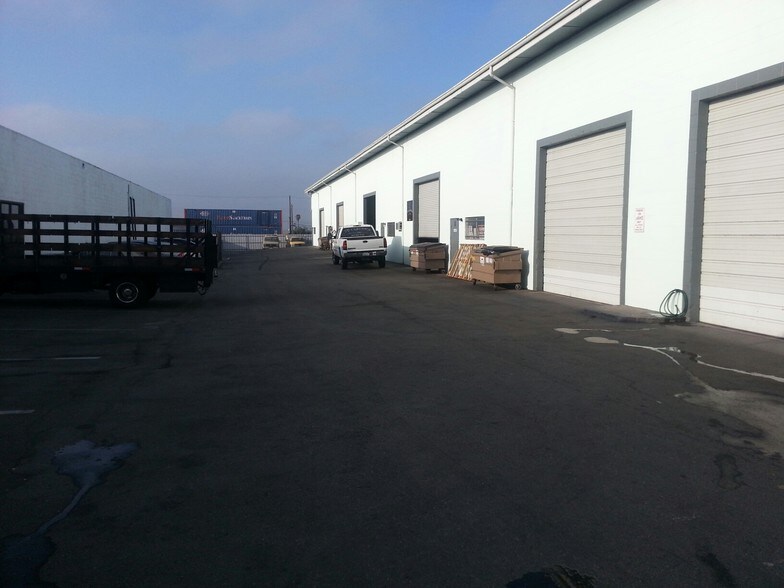 More Photos Of 1339-1341 W Brooks St, Ontario Warehouse For Lease