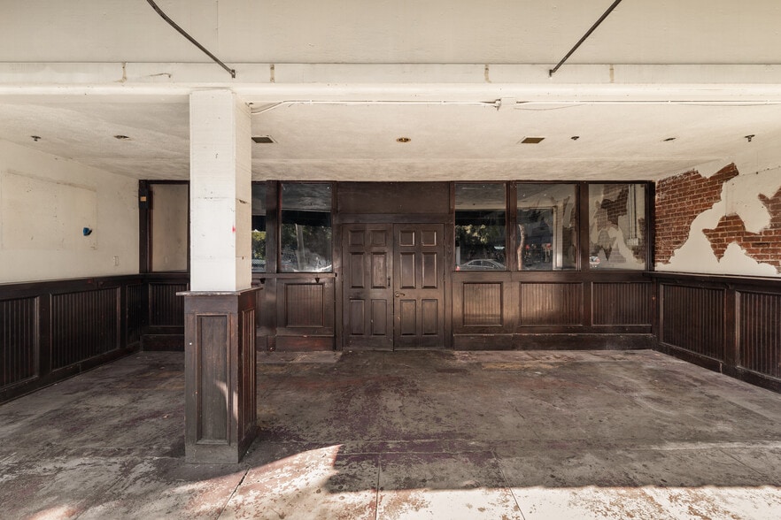 More Photos Of 281 N 2nd Ave, Upland Restaurant For Lease