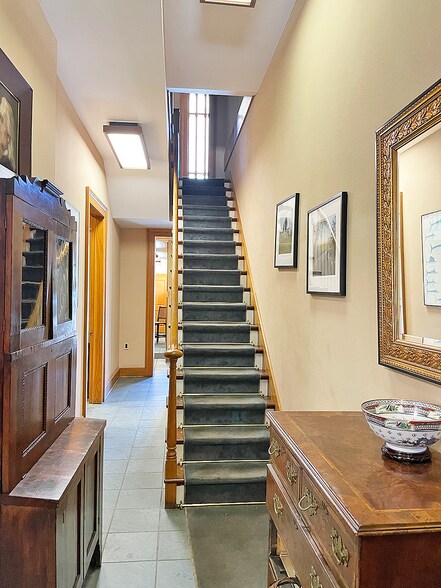 More Photos Of 56-58 S Conception St, Mobile Office For Sale