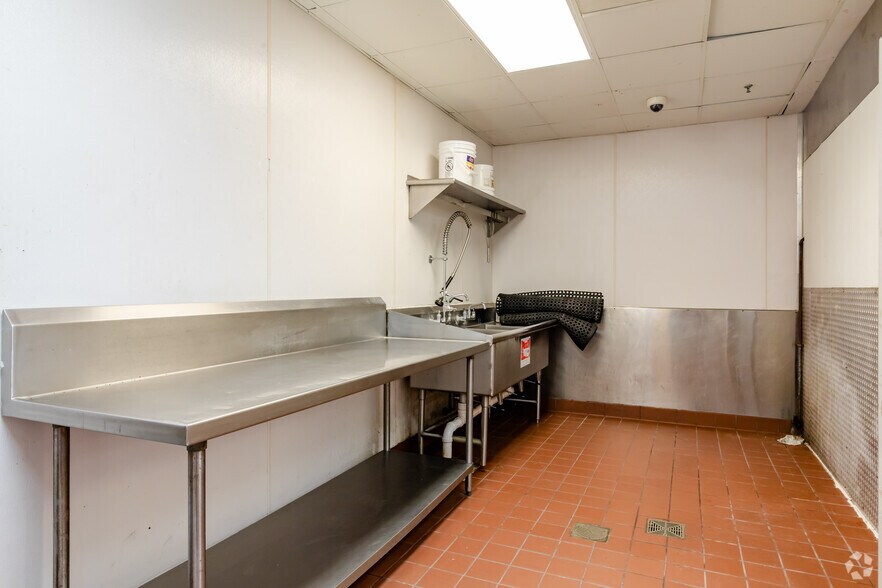 More Photos Of 551 S 8th St, West Dundee Restaurant For Sale