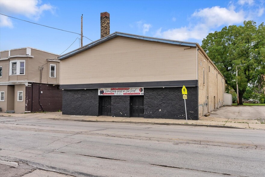 Primary Photo Of 925 W Burleigh St, Milwaukee Religious Facility For Sale