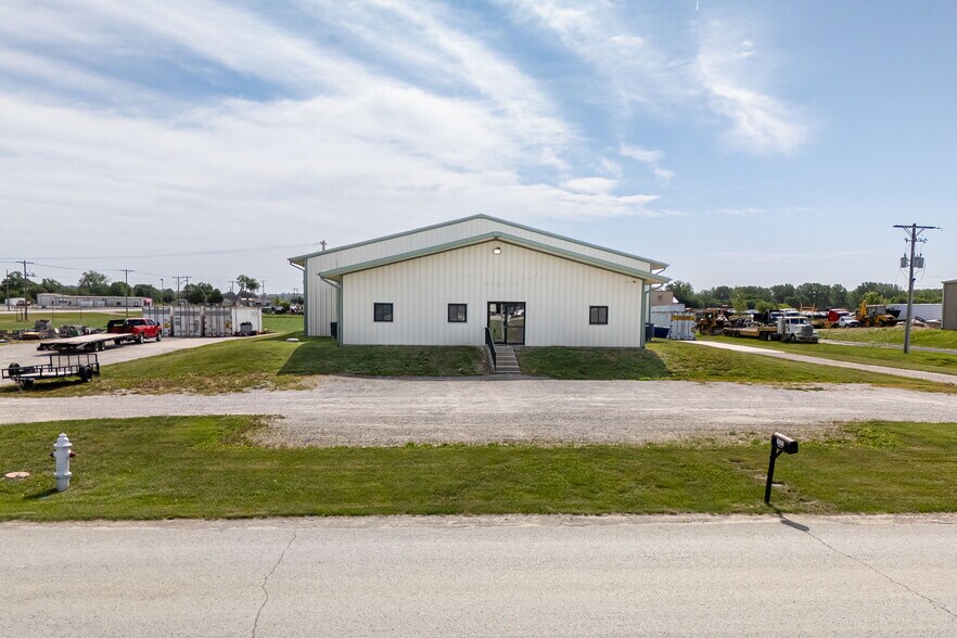 Primary Photo Of 801 Woodsdale Rd, Elwood Warehouse For Sale