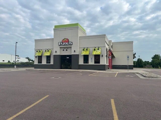 More Photos Of 5120 E Arrowhead Pky, Sioux Falls Fast Food For Sale