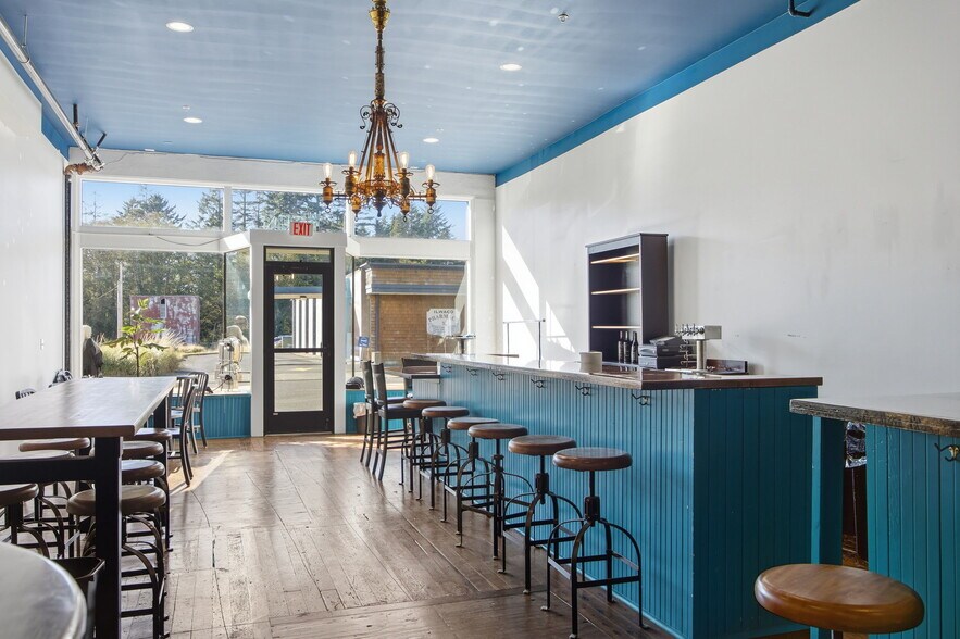 More Photos Of 104 Spruce St E, Ilwaco General Retail For Sale