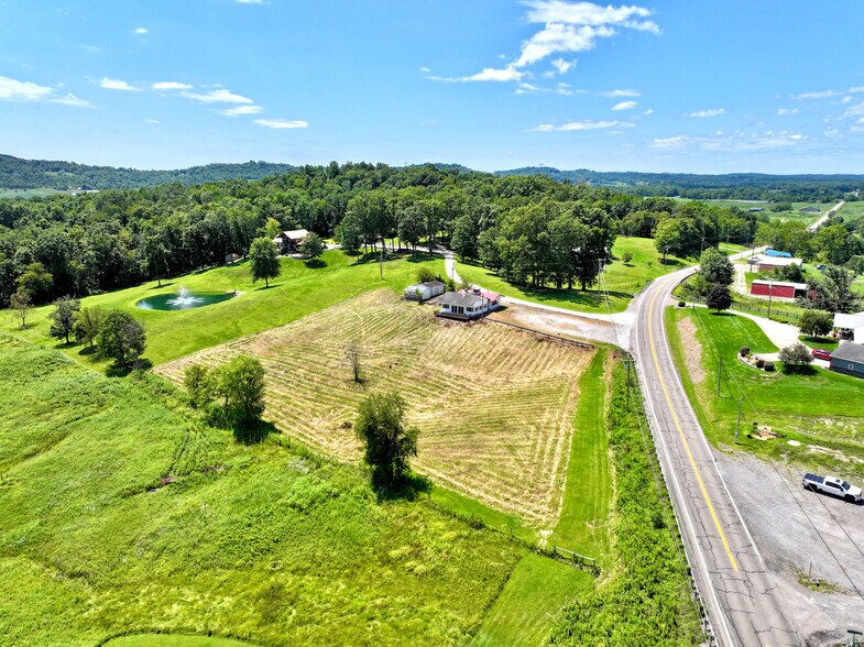 More Photos Of 19510 Leatherwood Rd, Salesville Freestanding For Sale