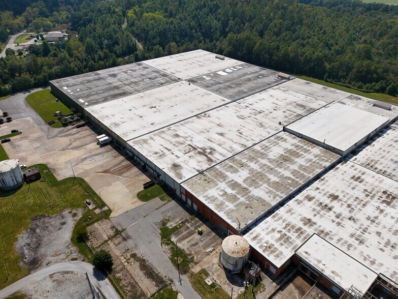 More Photos Of 400 Kellys Creek Rd, Rabun Gap Warehouse For Lease