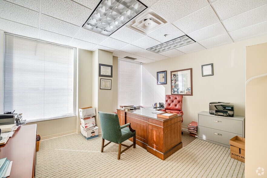 More Photos Of 200 W Forsyth St, Jacksonville Office For Lease