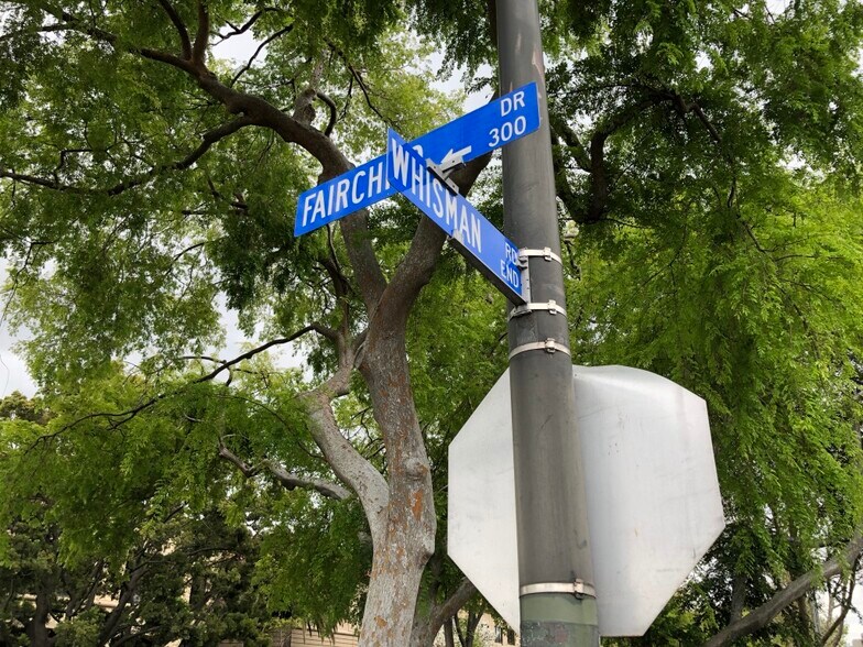 More Photos Of 299 Fairchild Dr, Mountain View Light Distribution For Lease