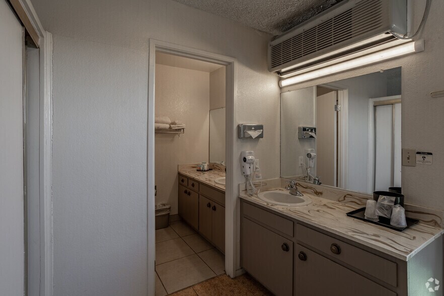 More Photos Of 10805 Palm Dr, Desert Hot Springs Hotel For Sale