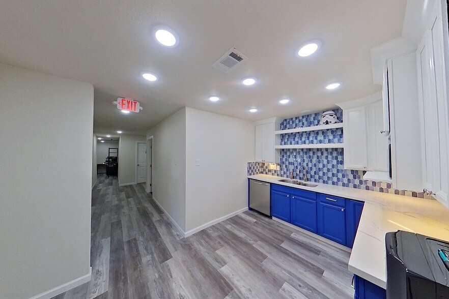 More Photos Of 26519 Oak Ridge Dr, Spring Storefront Retail Office For Sale