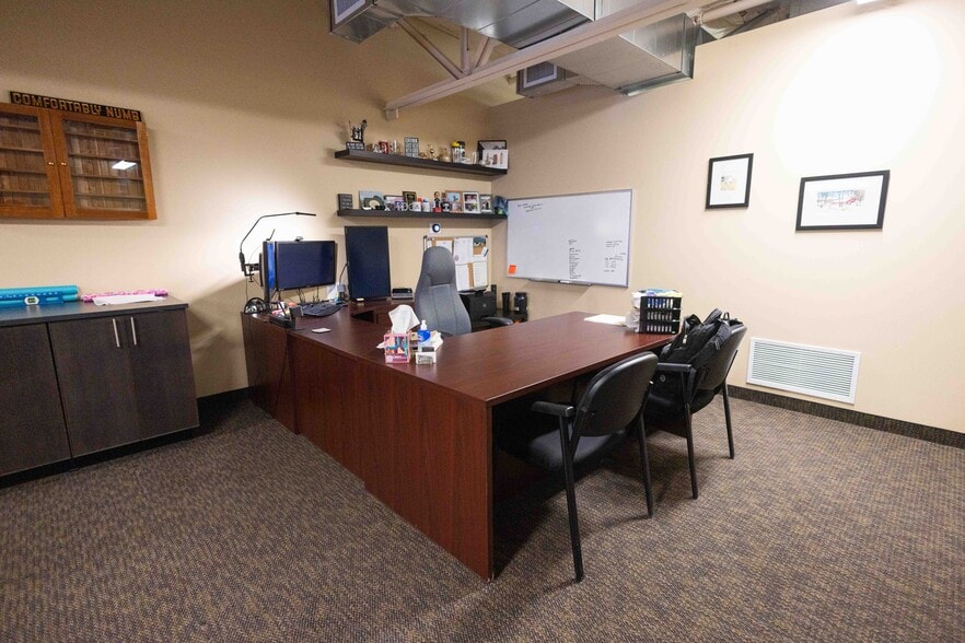 More Photos Of 2222 W Parkside Ln, Phoenix Light Manufacturing For Sale