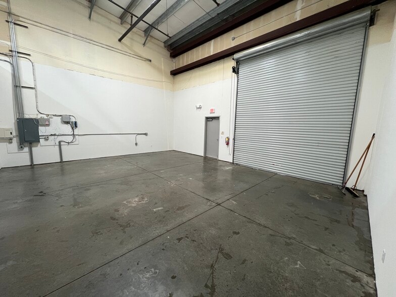 More Photos Of 470 W Larch Rd, Tracy Service For Sale