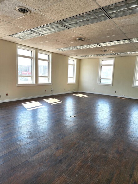 More Photos Of 3331 Washington Way, Longview Office For Lease