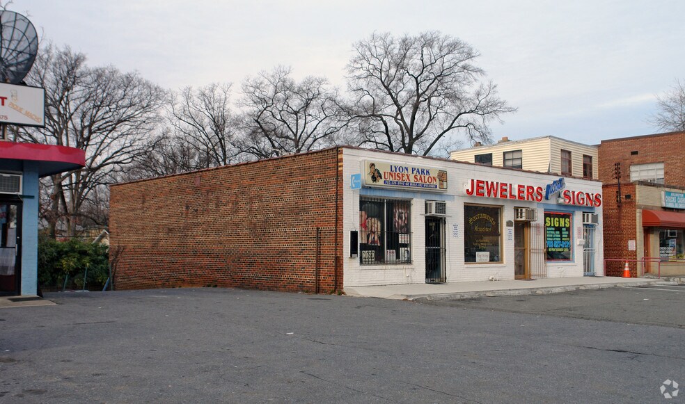Primary Photo Of 2718-2720 Washington Blvd, Arlington Freestanding For Lease